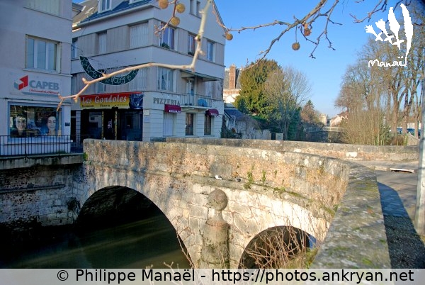 Pont de la porte Morard (Chartres / Ville / France / Eure-et-Loir - FR-28) © Philippe Manaël