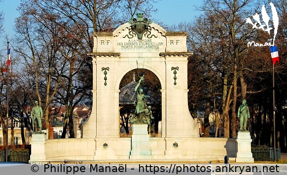 Monument aux morts (Chartres / Ville / France / Eure-et-Loir - FR-28) © Philippe Manaël