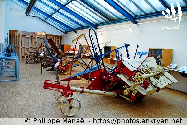 Le Compa : exposition de charrues (Chartres / Ville / France / Eure-et-Loir - FR-28) © Philippe Manaël
