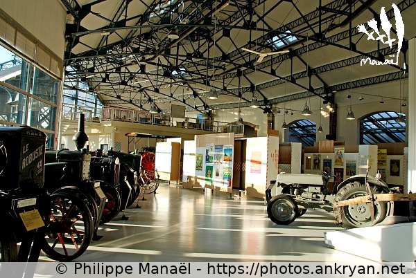 Le Compa : exposition de tracteurs (Chartres / Ville / France / Eure-et-Loir - FR-28) © Philippe Manaël