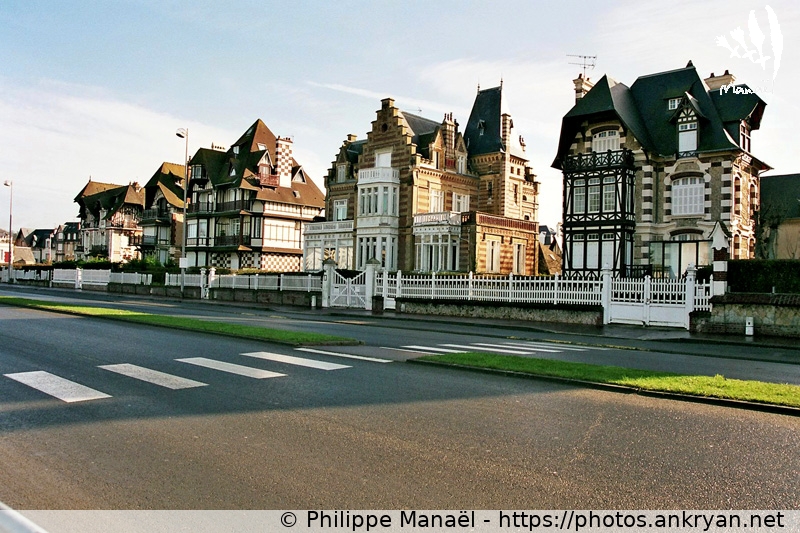 Architectures normandes traditionnelles (Deauville / Ville / France / Basse-Normandie - FR-14) © Philippe Manaël