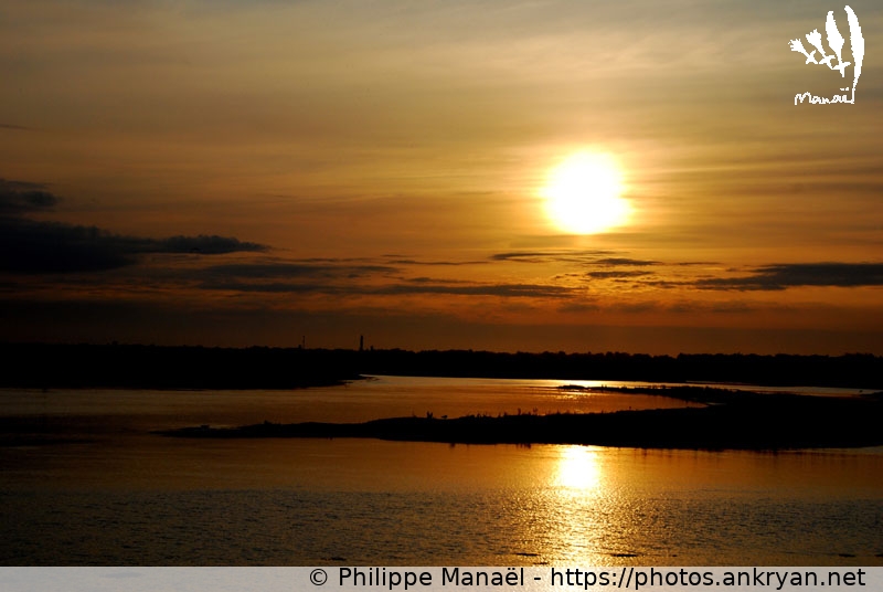 Soleil couchant sur le fier d'Ars, 1 (Ile de Ré / Ile / France / Poitou-Charentes - FR-17) © Philippe Manaël