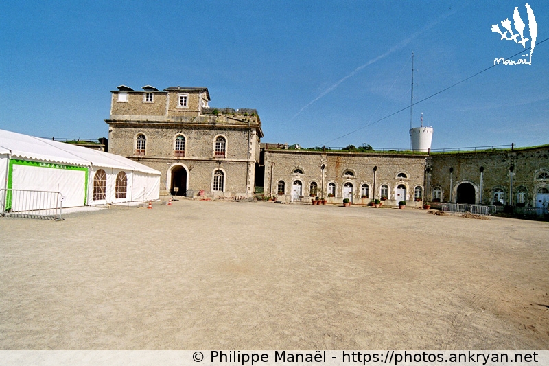 Fort de Pierre-Levée, cour (Ile d'Yeu / Ile / France / Pays-de-la-Loire - FR-85) © Philippe Manaël