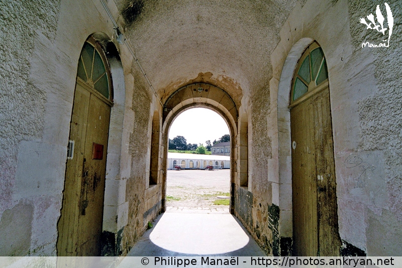 Fort de Pierre-Levée, couloir des prisons (Ile d'Yeu / Ile / France / Pays-de-la-Loire - FR-85) © Philippe Manaël