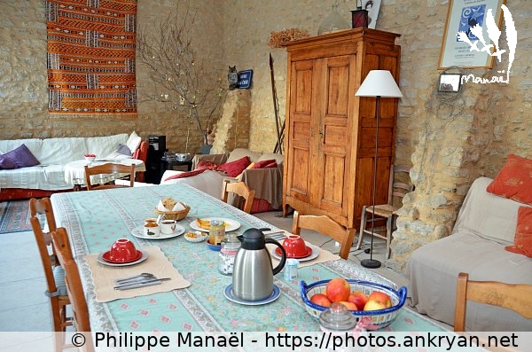Petit-déjeuner, maison d'hôtes Pont des Aubes (L'Isle-sur-la-Sorgue / Ville / France / Vaucluse - FR-84) © Philippe Manaël