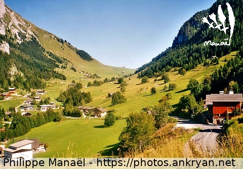 Route du Col des Aravis (La Clusaz / Ville / France / Haute-Savoie - FR-74) © Philippe Manaël