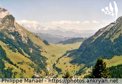 Depuis le massif de Beauregard (La Clusaz / Ville / France / Haute-Savoie - FR-74) © Philippe Manaël