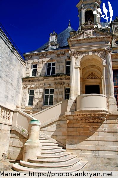 Escalier d'honneur, Hôtel de ville (La Rochelle / Ville / France / Poitou-Charentes - FR-17) © Philippe Manaël