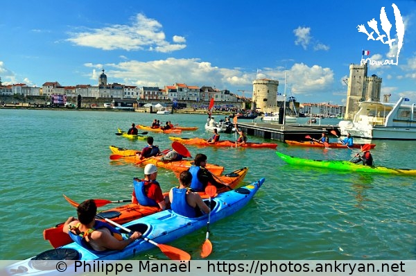Kayak de mer face aux tours (La Rochelle / Ville / France / Poitou-Charentes - FR-17) © Philippe Manaël