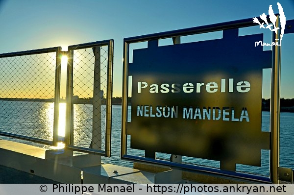 Passerelle Nelson Mandela, pancarte 2 (La Rochelle / Ville / France / Poitou-Charentes - FR-17) © Philippe Manaël