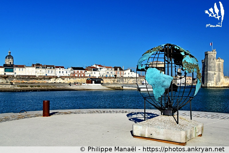Globe de la Francophonie (La Rochelle / Ville / France / Poitou-Charentes - FR-17) © Philippe Manaël