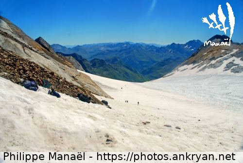 Glacier d'Ossoue depuis le sommet (Vignemale, seigneur des Pyrénées / Trekking / France / Midi-Pyrénées - FR-65) © Philippe Manaël