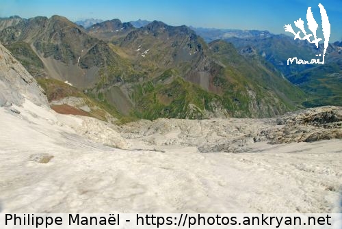 Moraine du glacier d'Ossoue (Vignemale, seigneur des Pyrénées / Trekking / France / Midi-Pyrénées - FR-65) © Philippe Manaël