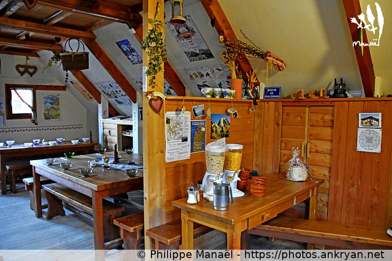 Refuge de la Valette, salle à manger 2 (Les Balcons de la Vanoise / Trekking / France / Savoie - FR-73) © Philippe Manaël