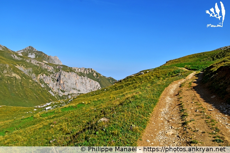 Sentier en lacets, Vallée des Avals (Les Balcons de la Vanoise / Trekking / France / Savoie - FR-73) © Philippe Manaël