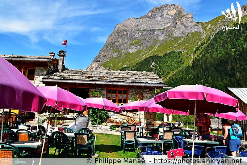 Restaurant terrasse La Bergerie. Les Prioux (Les Balcons de la Vanoise / Trekking / France / Savoie - FR-73) © Philippe Manaël