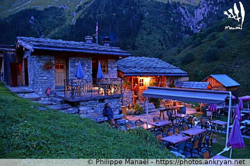Restaurant la Bergerie, extérieur. Les Prioux (Les Balcons de la Vanoise / Trekking / France / Savoie - FR-73) © Philippe Manaël