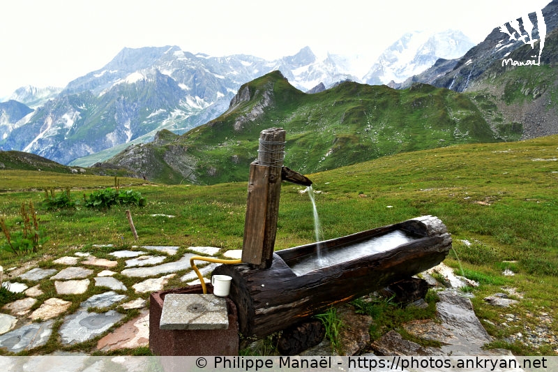 Refuge de la Valette, fontaine (Les Hauts de la Vanoise / Trekking / France / Savoie - FR-73) © Philippe Manaël