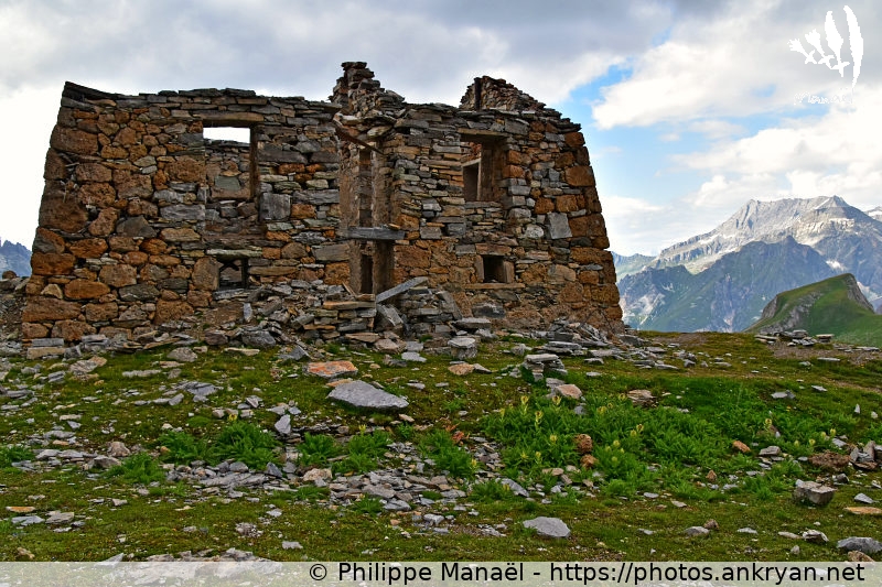 Ruine du refuge Lac de la Vieille Femme (Les Hauts de la Vanoise / Trekking / France / Savoie - FR-73) © Philippe Manaël