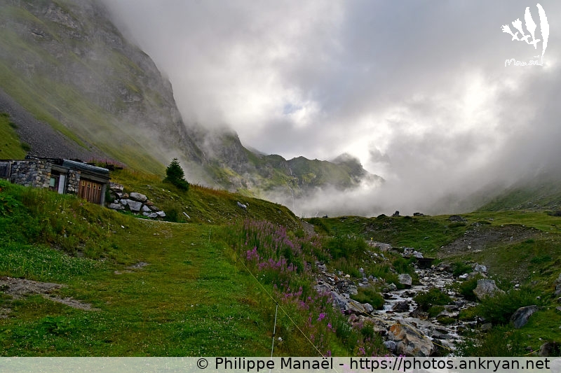 Vallon de la Glière sous la brume (Les Hauts de la Vanoise / Trekking / France / Savoie - FR-73) © Philippe Manaël