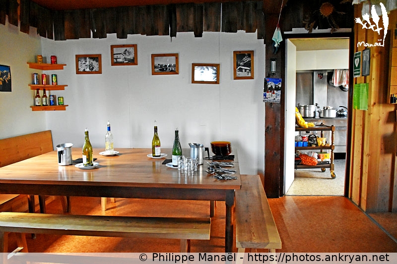 Refuge du Grand Bec, salle à manger (Les Hauts de la Vanoise / Trekking / France / Savoie - FR-73) © Philippe Manaël