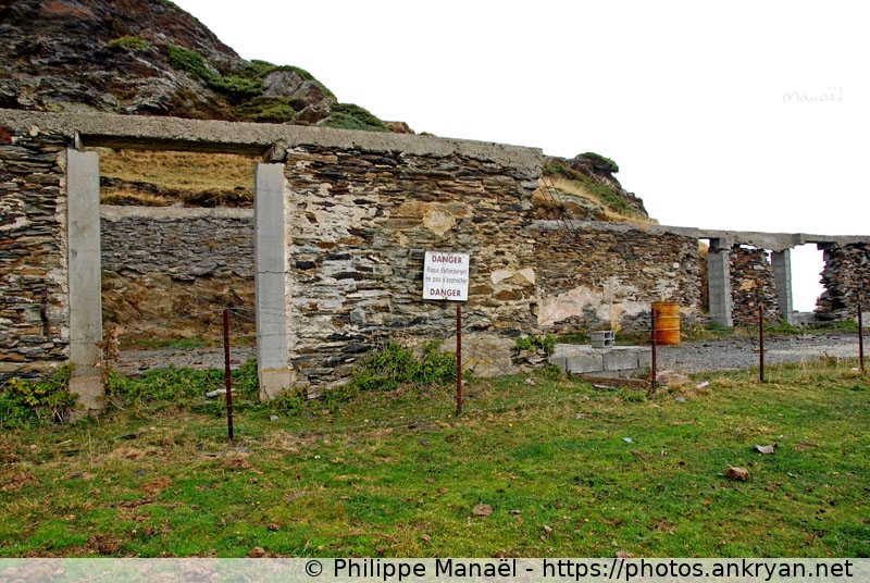 Ruines d'une ancienne hôtellerie, Col de Riou (Les Pyrénées, en route pour les étoiles / Trekking / France / Hautes-Pyrénées - FR-65) © Philippe Manaël