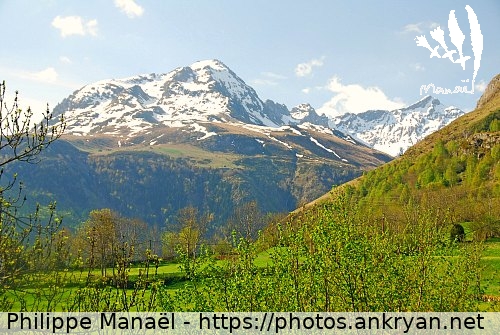 Panorama depuis Ayruès (Les Pyrénées, spécial 10 ans de Natura / Trekking / France) © Philippe Manaël