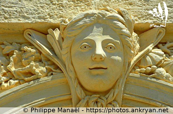 Sculpture du château d'eau du Peyrou (Montpellier / Ville / France / Hérault - FR-34) © Philippe Manaël