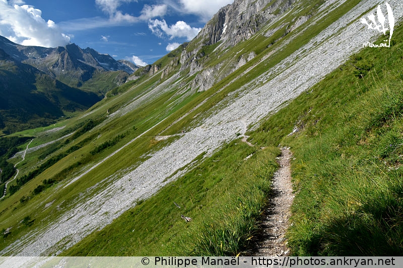 Sur le sentier Les Quarelles (Savoie : Petit Mont Blanc / Balade / France) © Philippe Manaël