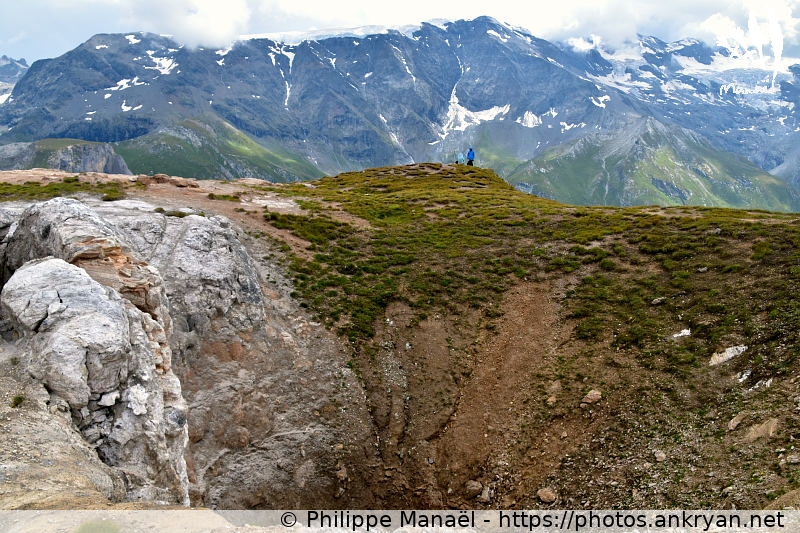 Entonnoir de dissolution (Savoie : Petit Mont Blanc / Balade / France / Savoie - FR-73) © Philippe Manaël