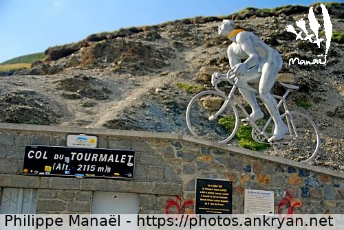 Col du Tourmalet, statue (Pyrénées : Pic du Midi de Bigorre / Balade / France / Hautes-Pyrénées - FR-65) © Philippe Manaël