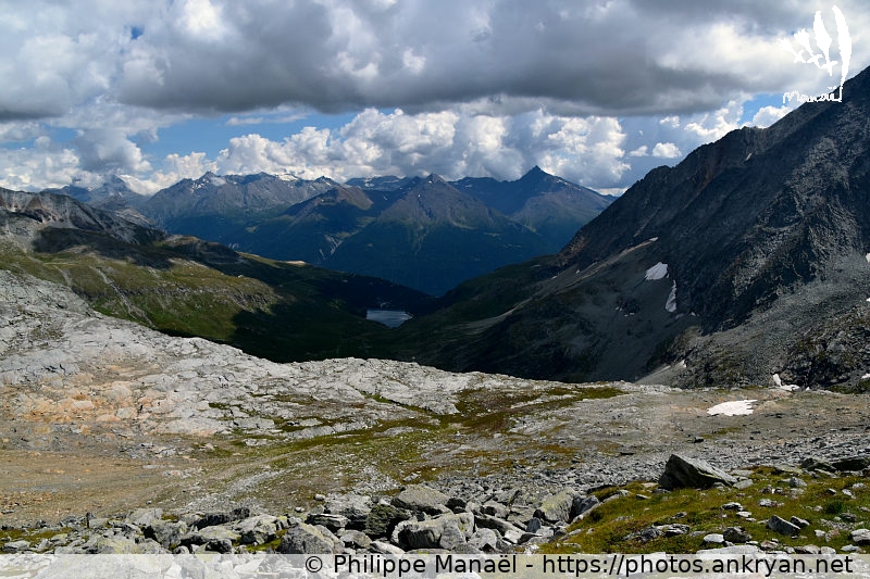 Au sommet : vallée de la Maurienne (Savoie : Pointe de l'Observatoire / Balade / France / Savoie - FR-73) © Philippe Manaël