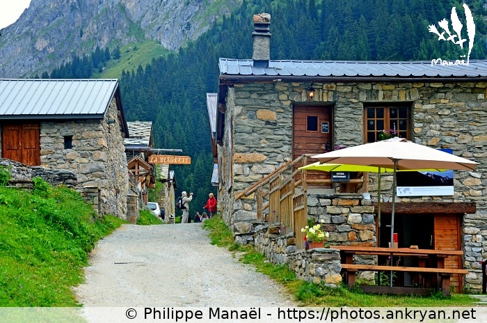 Maisons des Prioux (Savoie : Pralognan, Les Prioux / Balade / France / Savoie - FR-73) © Philippe Manaël