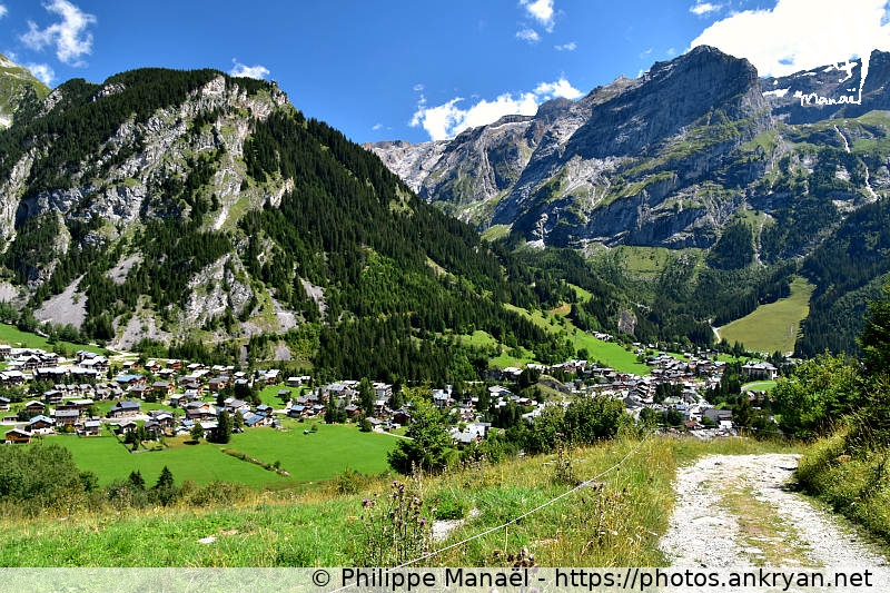 Promontoire sur la vallée (Savoie : Pralognan, La Croix / Balade / France / Savoie - FR-73) © Philippe Manaël
