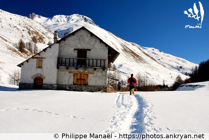 Chalet d'alpage de la Gardiole (Queyras, nouvel an à Molines / Trekking / France / Hautes-Alpes - FR-05) © Philippe Manaël