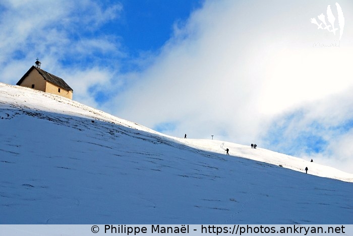 Montée vers la chapelle de Clausis (Queyras, nouvel an à Molines / Trekking / France / Hautes-Alpes - FR-05) © Philippe Manaël