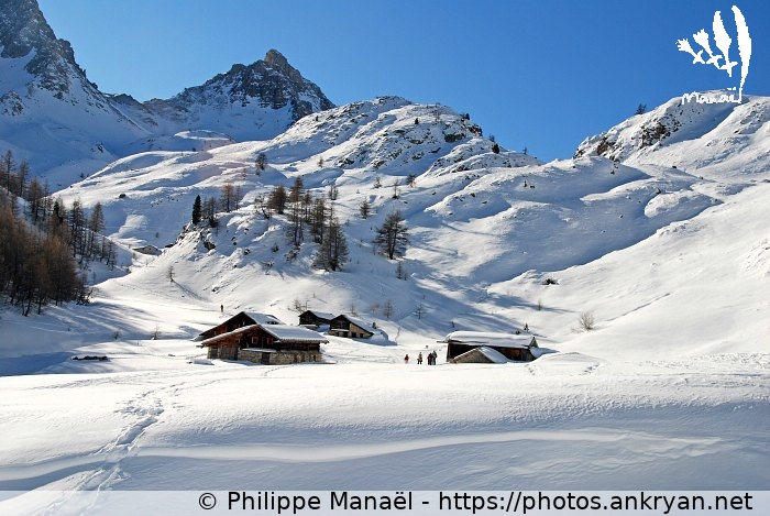 Chalets d'alpage de l'Eychaillon (Queyras, nouvel an à Molines / Trekking / France / Hautes-Alpes - FR-05) © Philippe Manaël