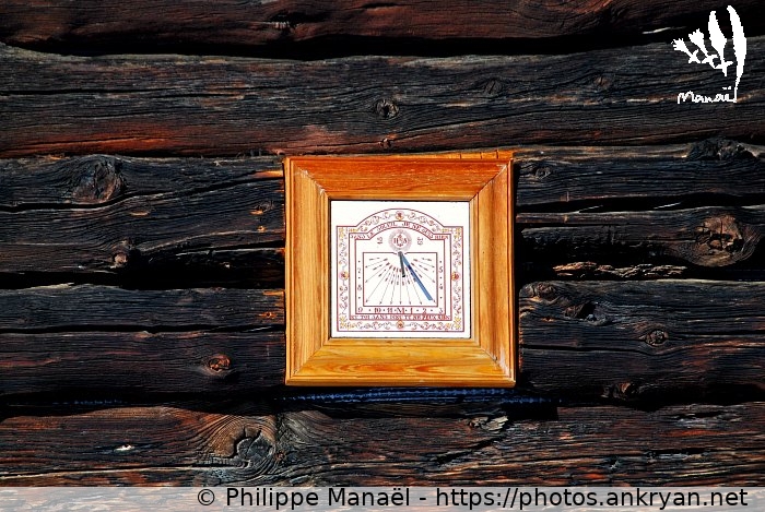Cadran solaire de Clapeyto (Queyras, nouvel an à Molines / Trekking / France / Hautes-Alpes - FR-05) © Philippe Manaël