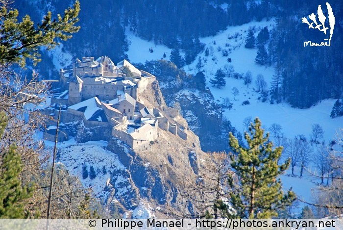 Fort Queyras depuis Le Puy (Queyras, nouvel an à Molines / Trekking / France / Hautes-Alpes - FR-05) © Philippe Manaël