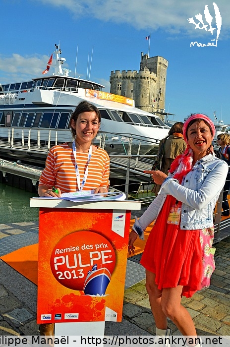 Hôtesses des prix PULPE (Remise des prix PULPE 2013 / Sortie en mer / France / Poitou-Charentes - FR-17) © Philippe Manaël