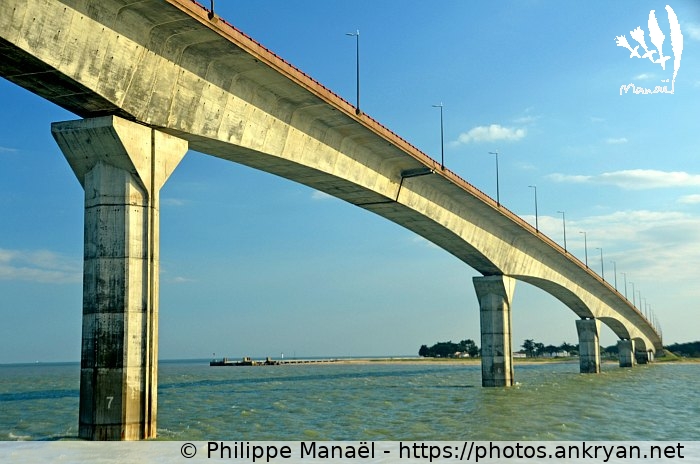 Pont de l'île de Ré (Remise des prix PULPE 2013 / Sortie en mer / France / Poitou-Charentes - FR-17) © Philippe Manaël