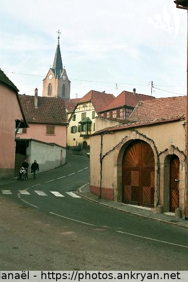 Rue en zigzag, Rodern (Alsace Médiévale : Réveillon de l'an / Trekking / France / Alsace - FR-67) © Philippe Manaël