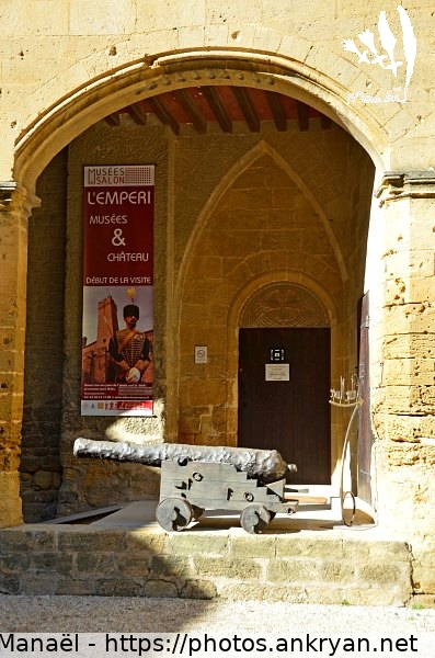 Entrée du musée de l'Empéri (Salon-de-Provence / Ville / France / Bouches-du-Rhône - FR-13) © Philippe Manaël