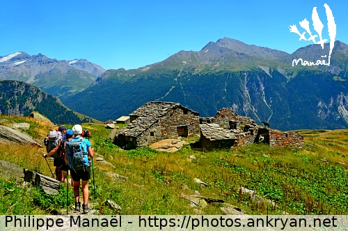 Ruines du Montafia dessus (Tour des Glaciers de la Vanoise / Trekking / France) © Philippe Manaël