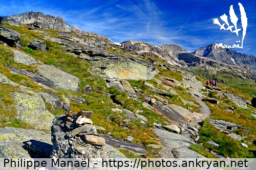 Sentier cairné (Tour des Glaciers de la Vanoise / Trekking / France) © Philippe Manaël