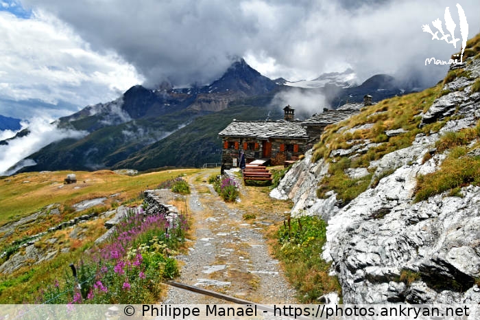 Refuge du Lac Blanc 2300 m (Traversée de la Vanoise / Trekking / France / Savoie - FR-73) © Philippe Manaël