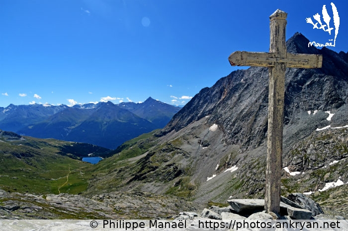 Col d'Aussois : croix blanche (Traversée de la Vanoise / Trekking / France / Savoie - FR-73) © Philippe Manaël