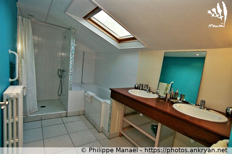 Salle de bains, maison d'hôtes Petit Hourquey (Traversée des Landes / Trekking / France / Lot-et-Garonne - FR-47) © Philippe Manaël