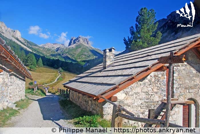 Granges de la Vallée Étroite (Vallée de la Clarée et Mont Thabor / Trekking / France / Hautes-Alpes - FR-05) © Philippe Manaël