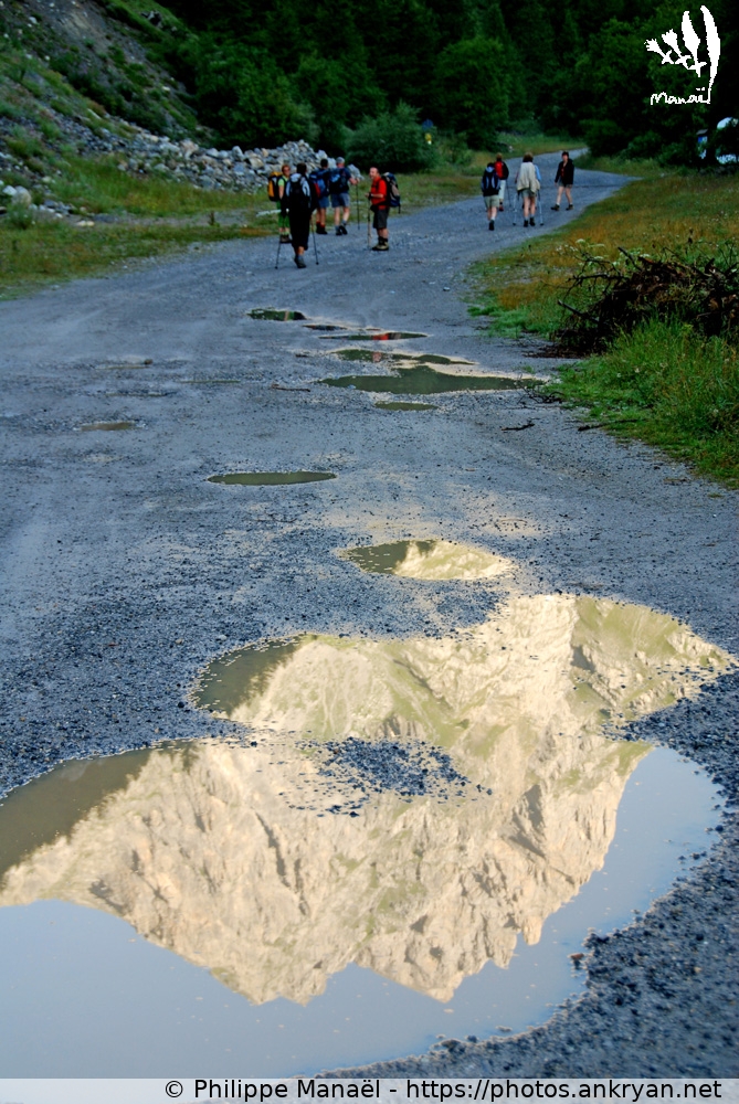 Reflets dans les flaques d'eau (Hautes vallées piémontaises / Italie / Piémont - IT) © Philippe Manaël